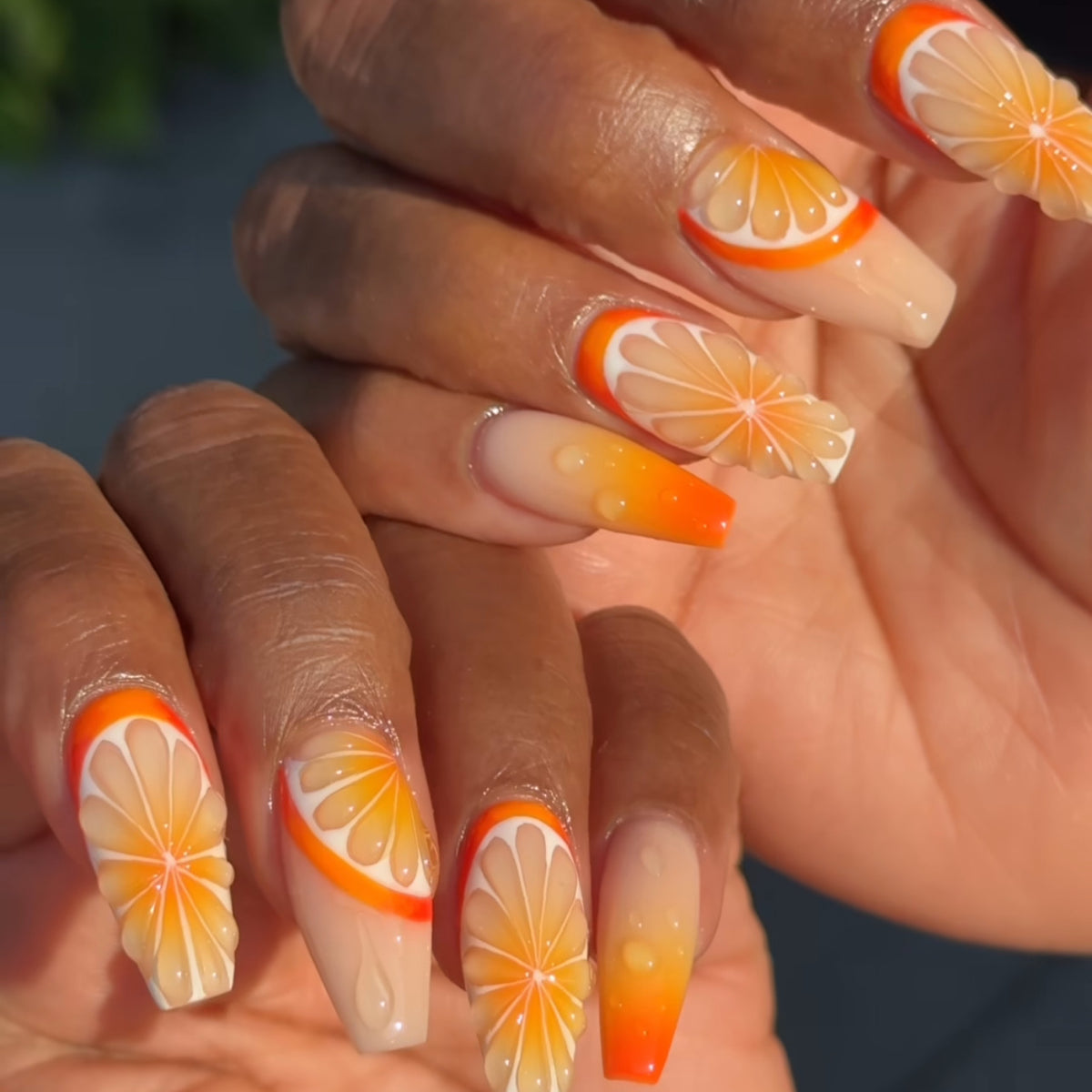 Kunstvolle Nagelverlängerungen im Frucht-Design Brehn