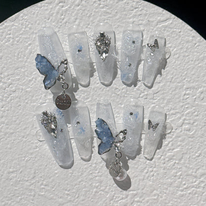 Dekoratives Schmetterling-inspiriertes 3D Press-On Nagelset