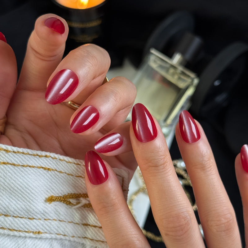 Elegante Kunstnägel mit schimmerndem Finish Brehn