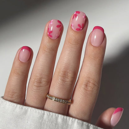 Kunstvolle Nagelverlängerungen mit blühendem Design Brehn