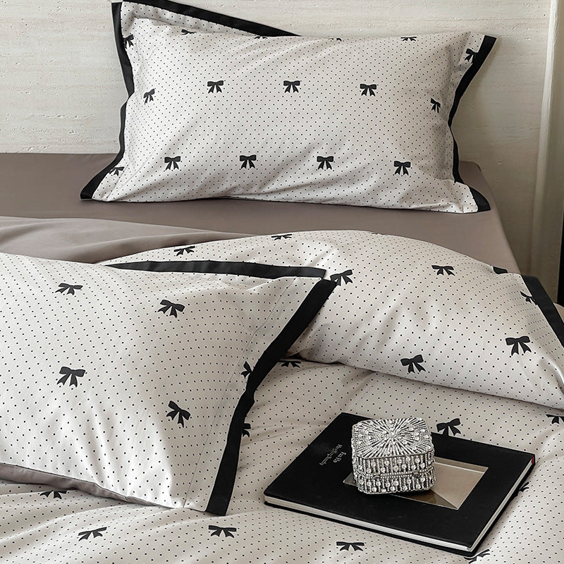 Luxuriöses Baumwollsatin-Bettwäsche-Set mit Schmetterlingsmotiv und kontrastierter Rahmenkante