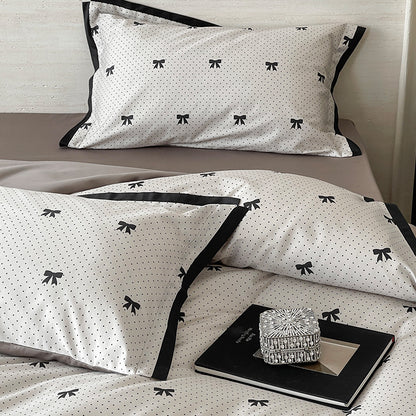 Luxuriöses Baumwollsatin-Bettwäsche-Set mit Schmetterlingsmotiv und kontrastierter Rahmenkante