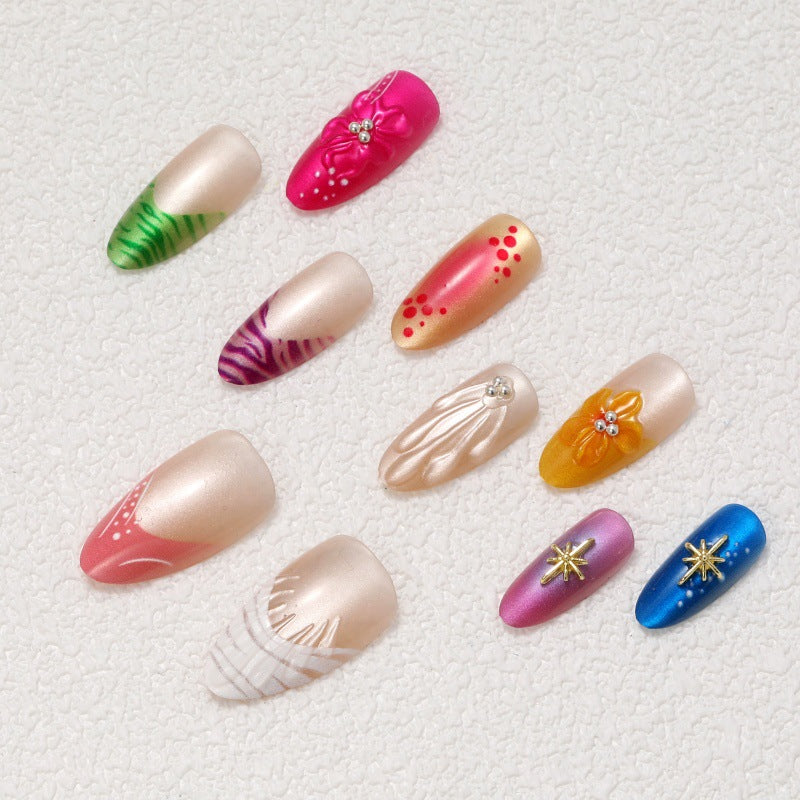Kunstnagel-Set mit floralen und glitzernden Akzenten Brehn