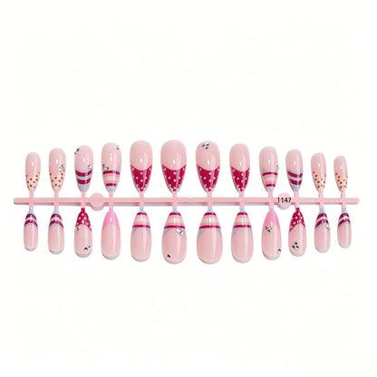 Kunstnagelset mit eleganten 3D-Details und kunstvollem Design Brehn