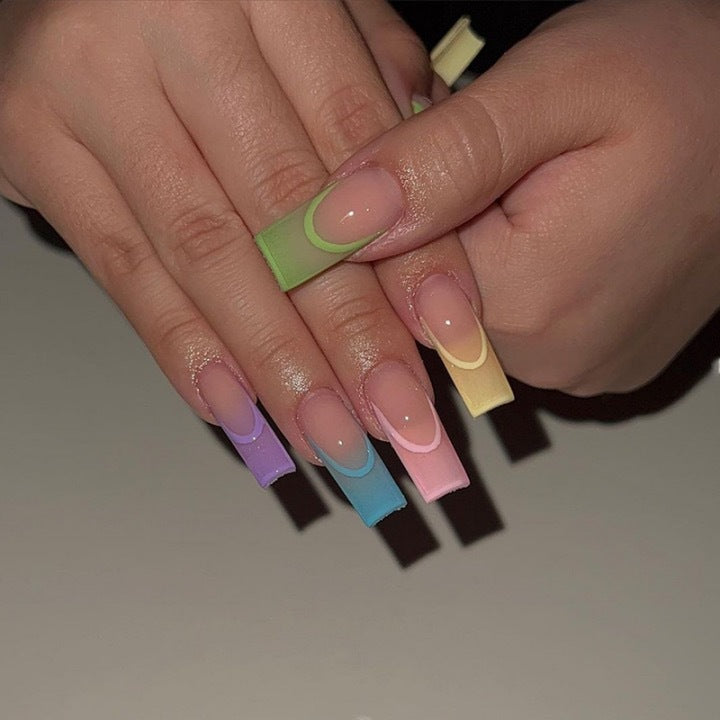 Kunstnagelset mit kreativen Farbverläufen und eleganten Design Brehn