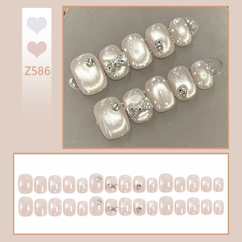 Kunstnagelset mit eleganten Glitzer- und Kristallverzierungen Brehn