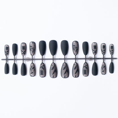 Künstlerisches, blumeninspiriertes Nagelkunst-Set