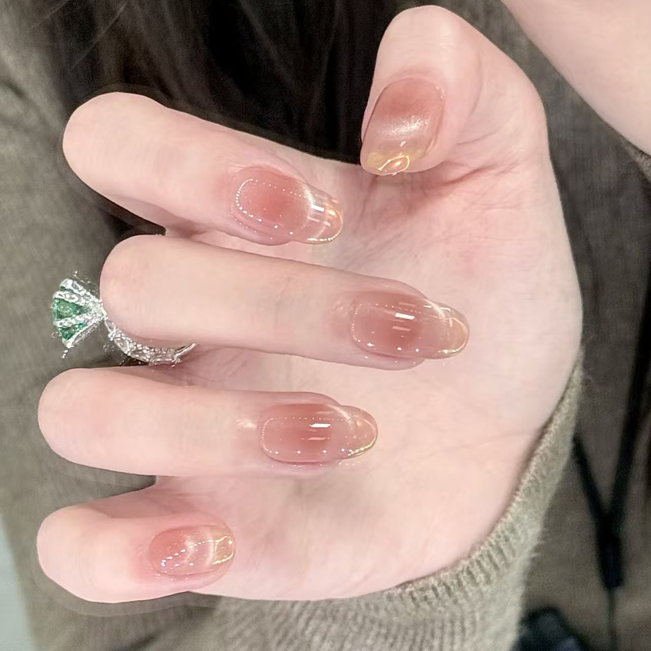 Elegante Glänzende Press-On Nagelverlängerungen Brehn