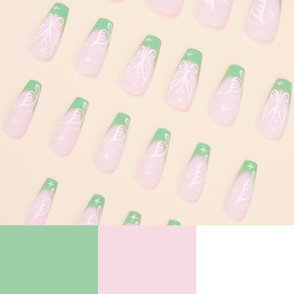 Kunstvolle Nailart mit floralen Akzenten Brehn