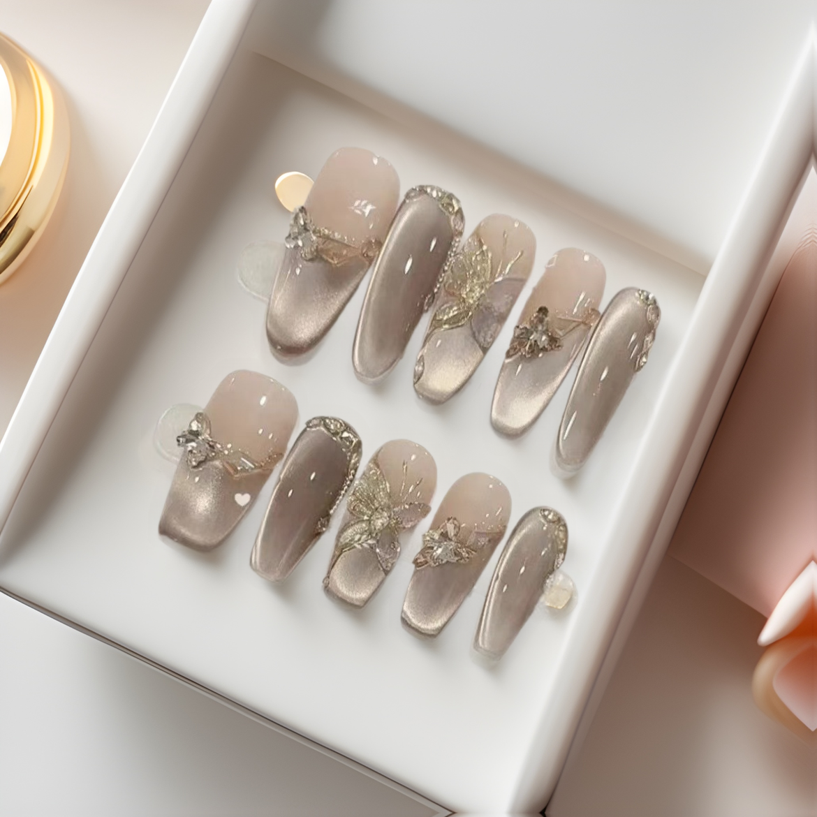 Elegantes dekoratives Press-On-Nagels Set Brehn