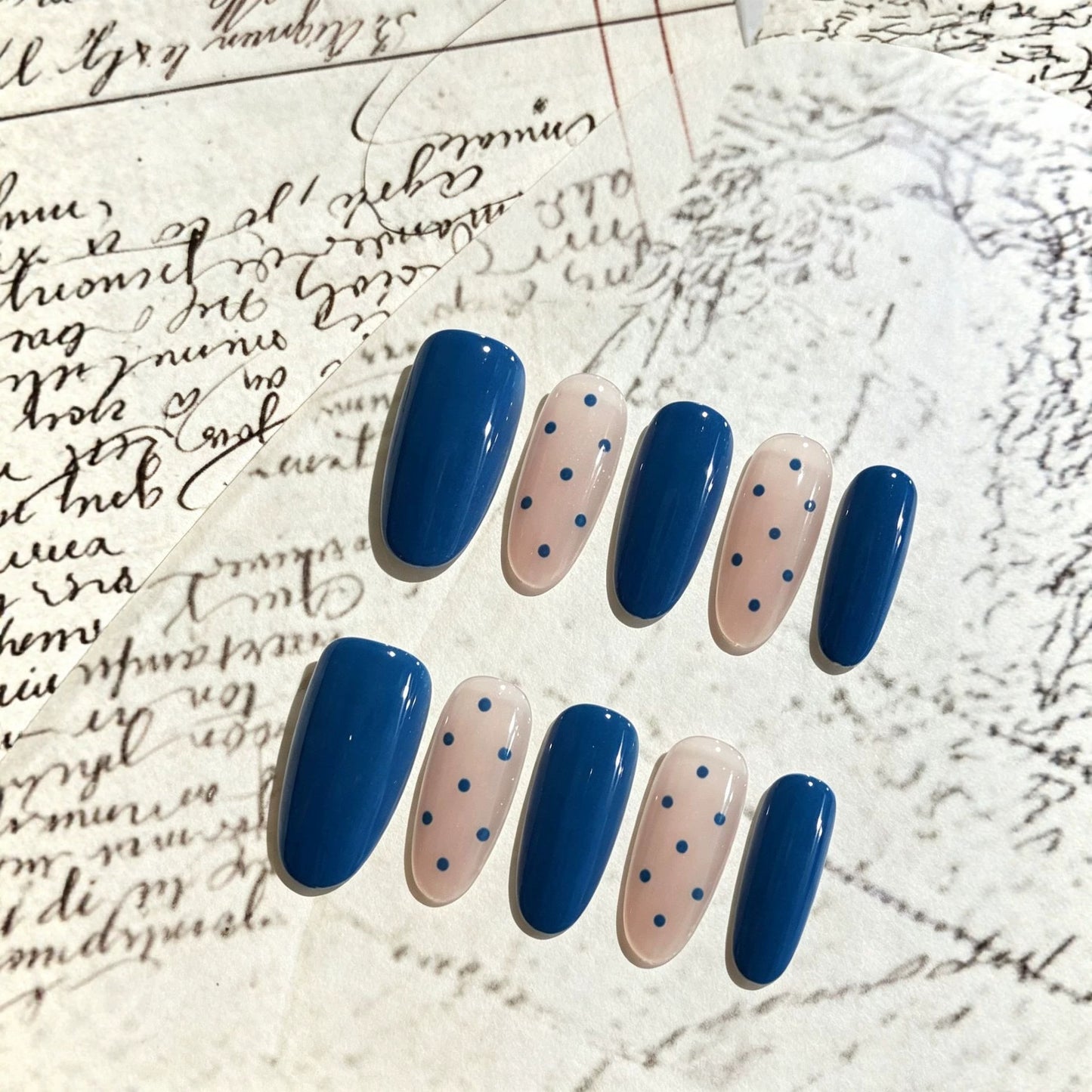 Elegantes Press-On-Nagelkunstset mit Juwelenelementen Brehn