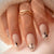 Dekorativer Press-On Nagelset mit künstlerischem Blumenmuster Brehn