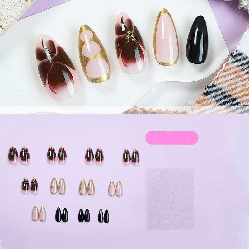 Kunstnagelset mit kreativen geometrischen Akzenten Brehn