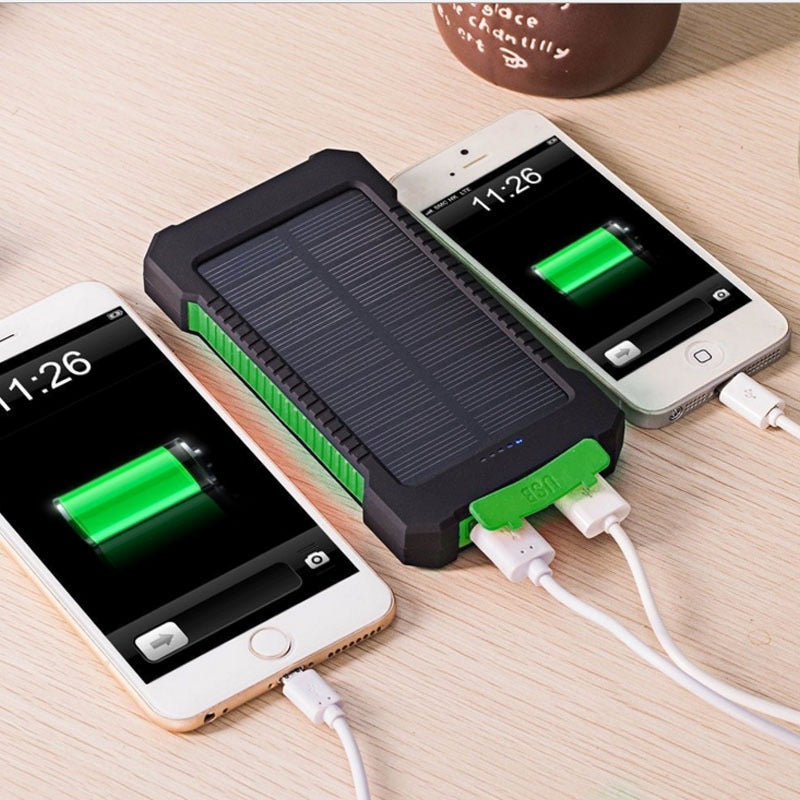 Solarbetriebene Powerbank mit Integriertem Kompass und Karabinerhaken Brehn