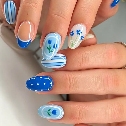 Kunstnagelset mit floralen und gestreiften Designs Brehn