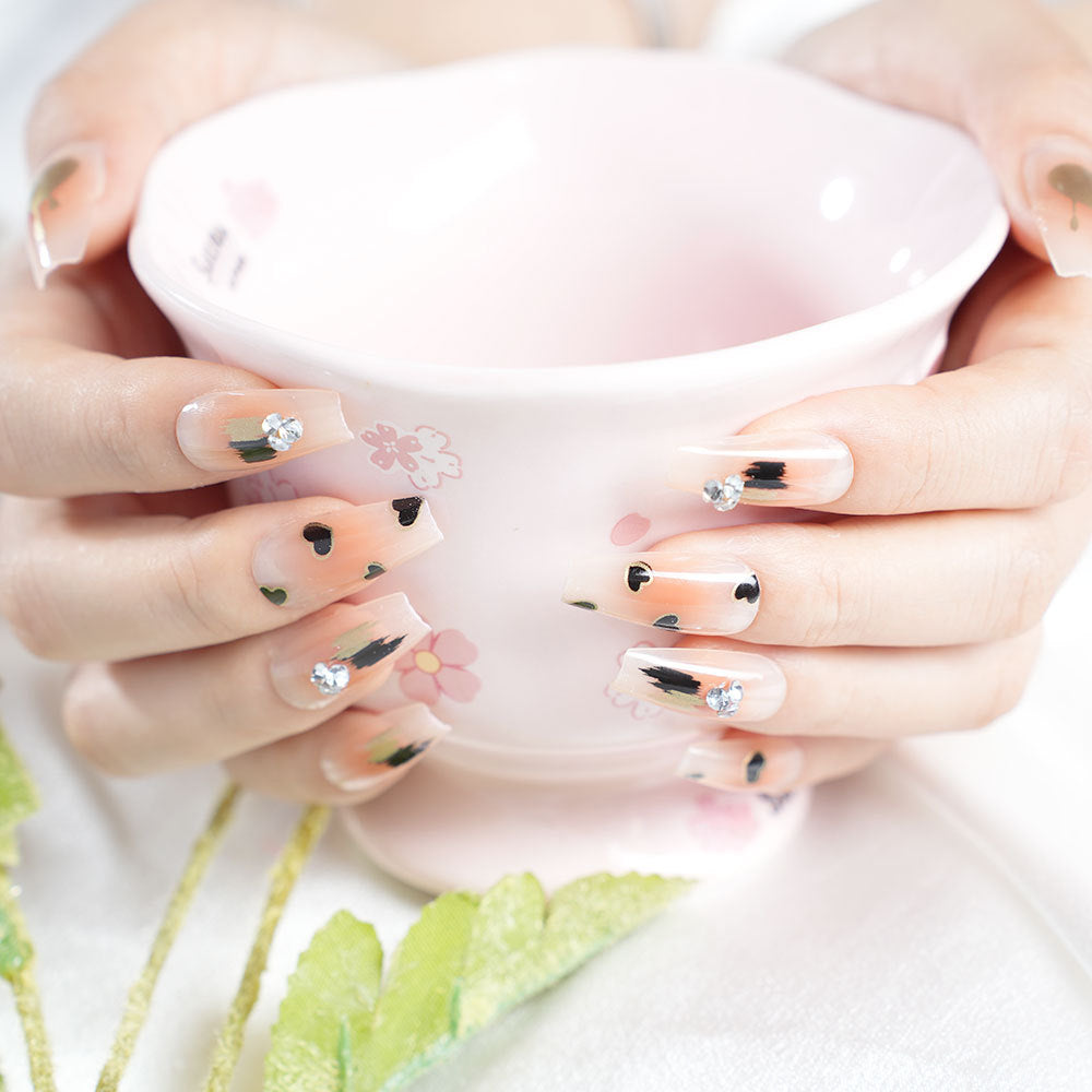 Künstlerisches herzverziertes Press-On-Nagelset Brehn