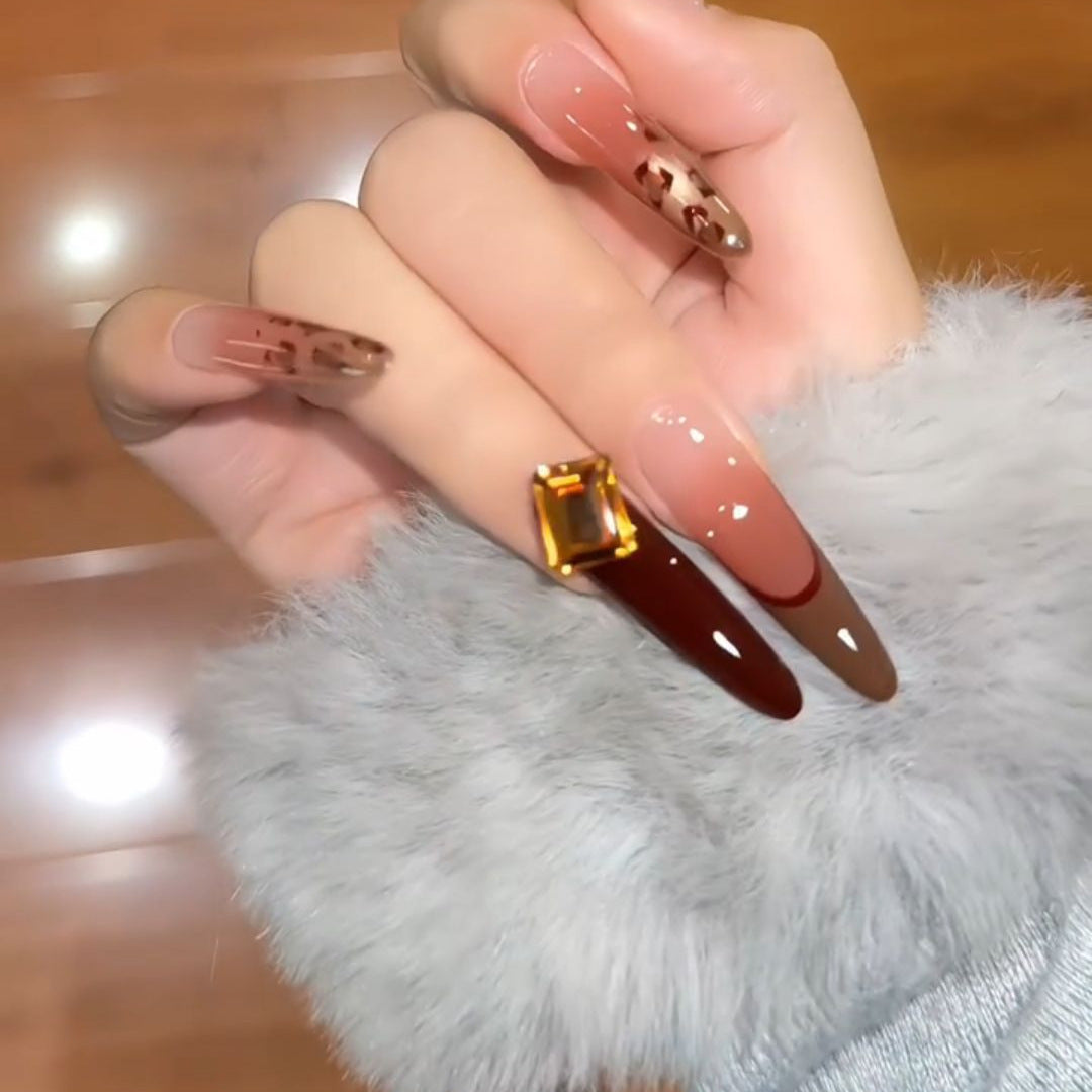 Kunstnägel mit Elegantem Glitzer- und Goldakzentdesign Brehn