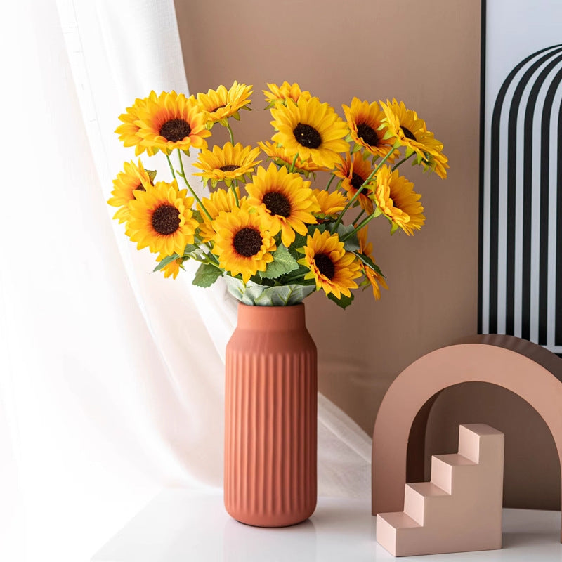 Realistisches Sonnenblumenblütenstängel