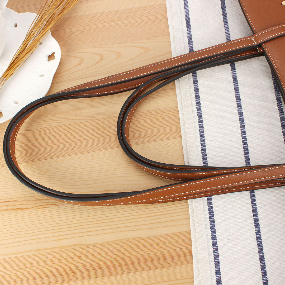 Handtasche Aus Geflochtenem Naturmaterial mit Hochwertigem Lederdetail Brehn
