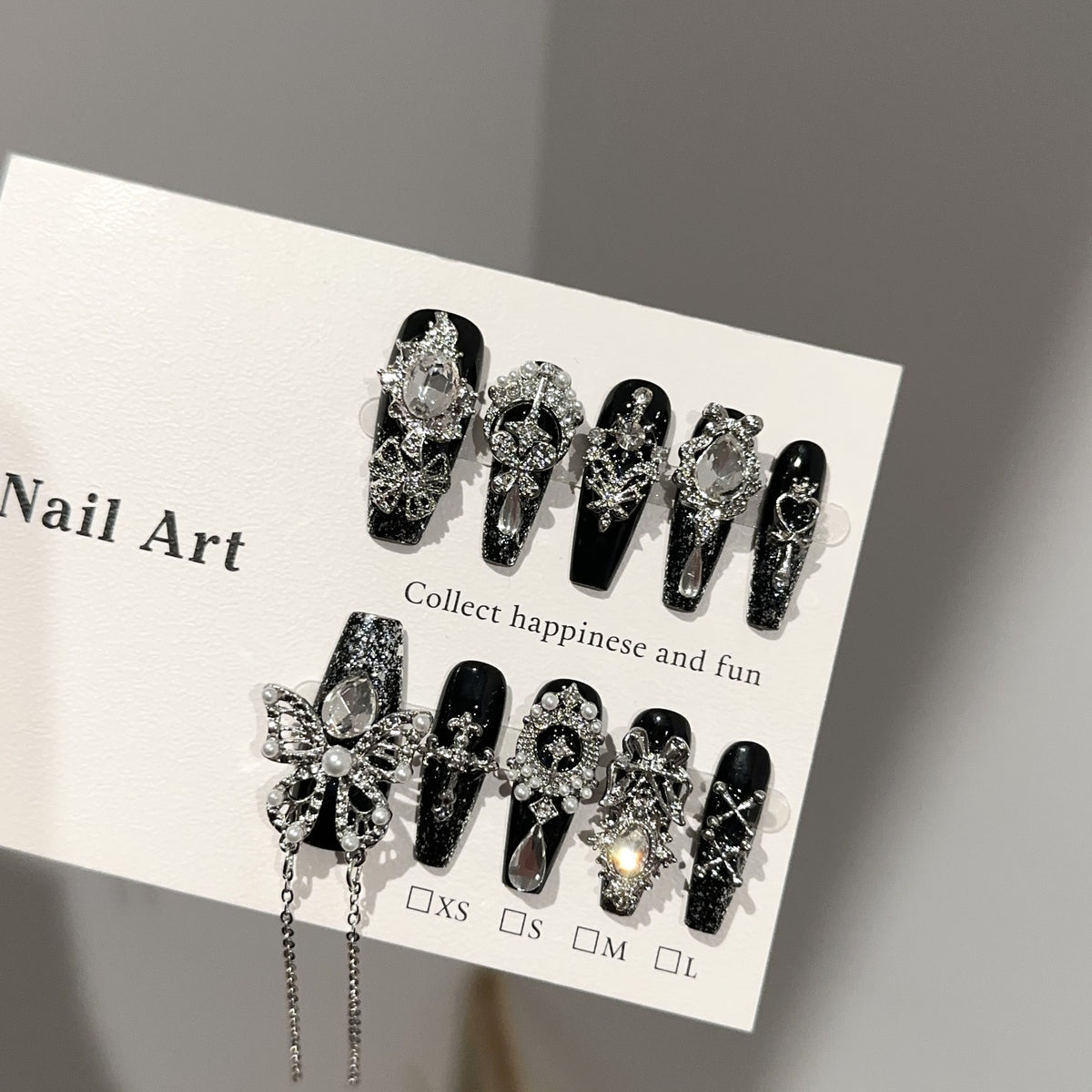Schickes dekoratives Press-On-Nagelkunst-Set