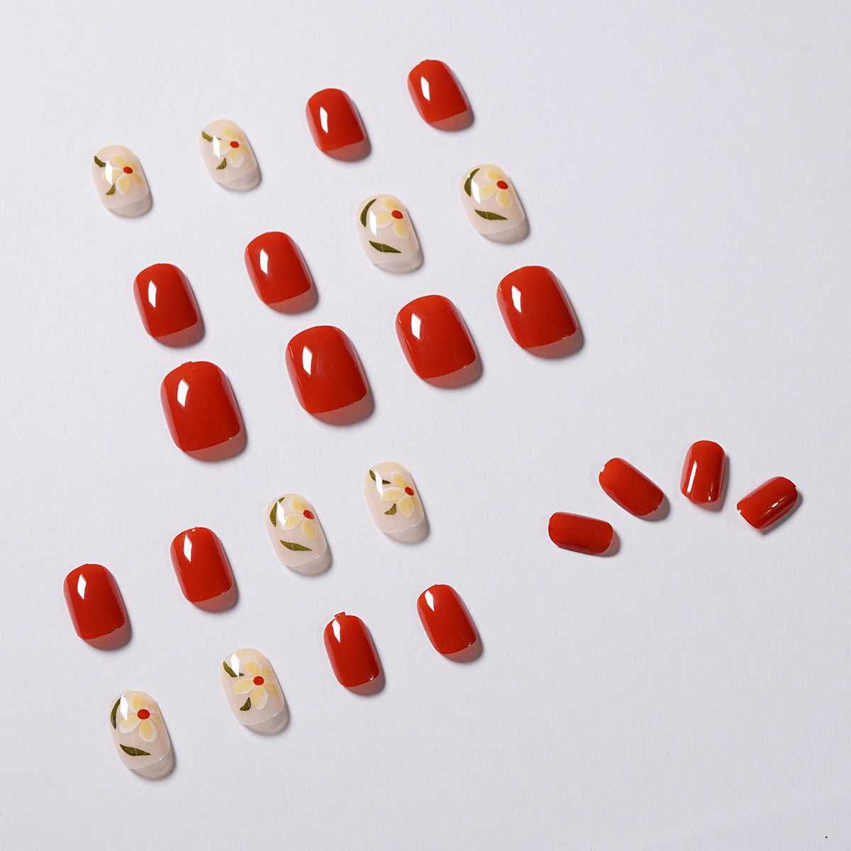 Kunstvolle Nagelkunst mit Blumenmotiven Brehn