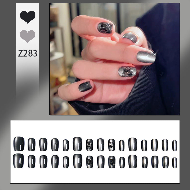 Kunstnägel mit trendigem Metallic-Design Brehn