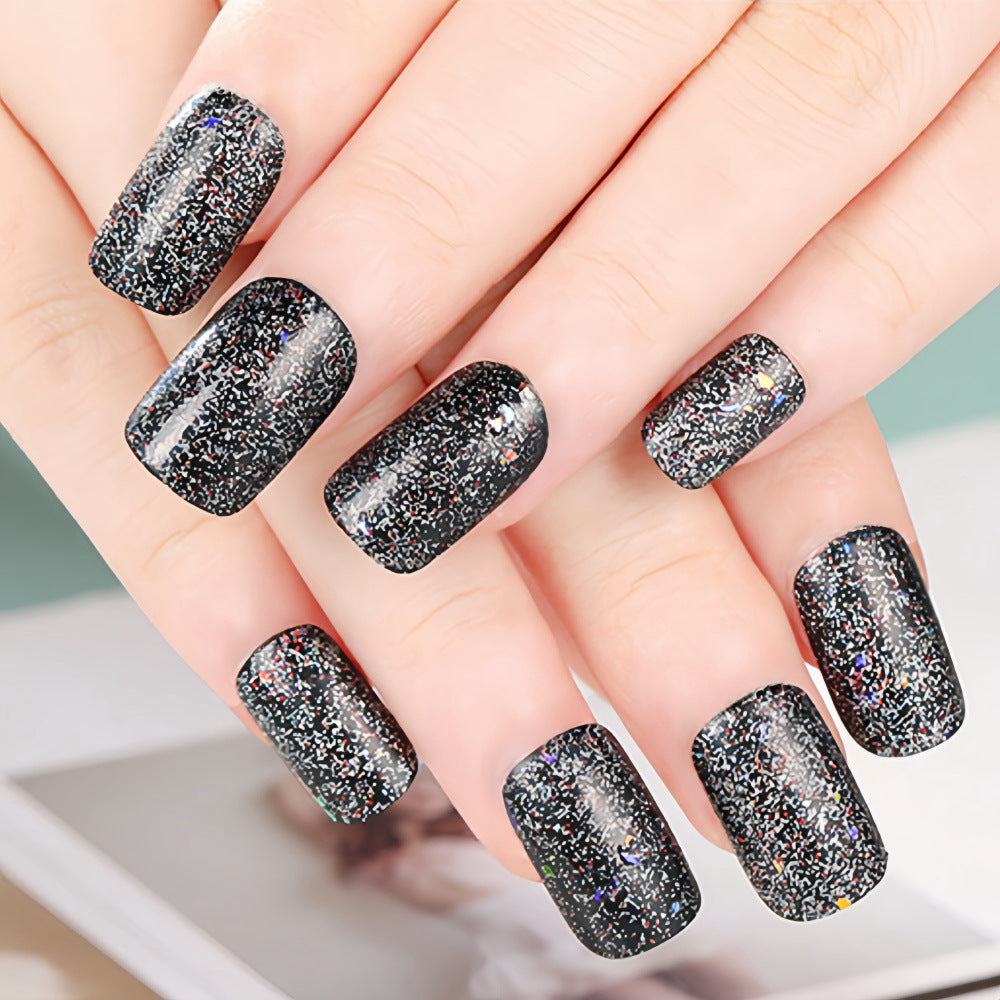 Glänzende Kunstnägel mit funkelndem Glitter Brehn