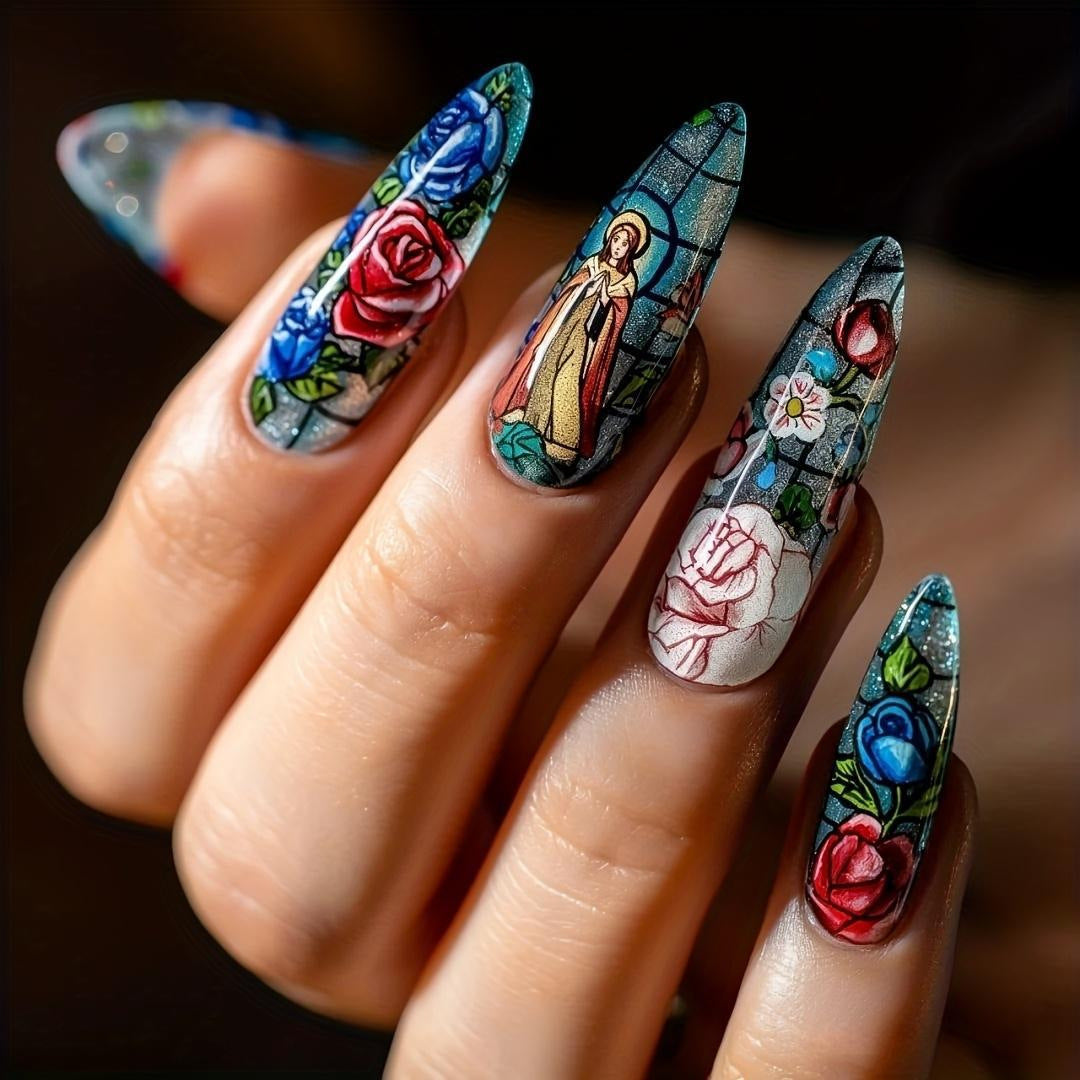 Elegante Nagelkunst mit Schwarz-Weiß-Kontrast Brehn