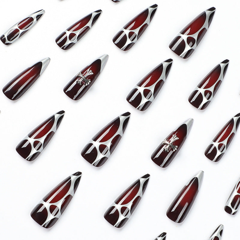 Kunstvolle Stiletto-Nägel mit eleganter Kreuzverzierung Brehn