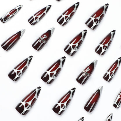 Kunstvolle Stiletto-Nägel mit eleganter Kreuzverzierung Brehn