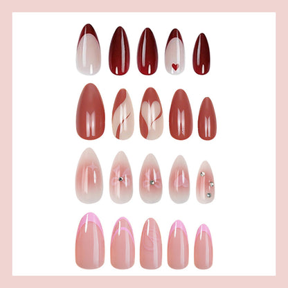 Kunstnagelset mit eleganten Herz- und Blumenverzierungen Brehn