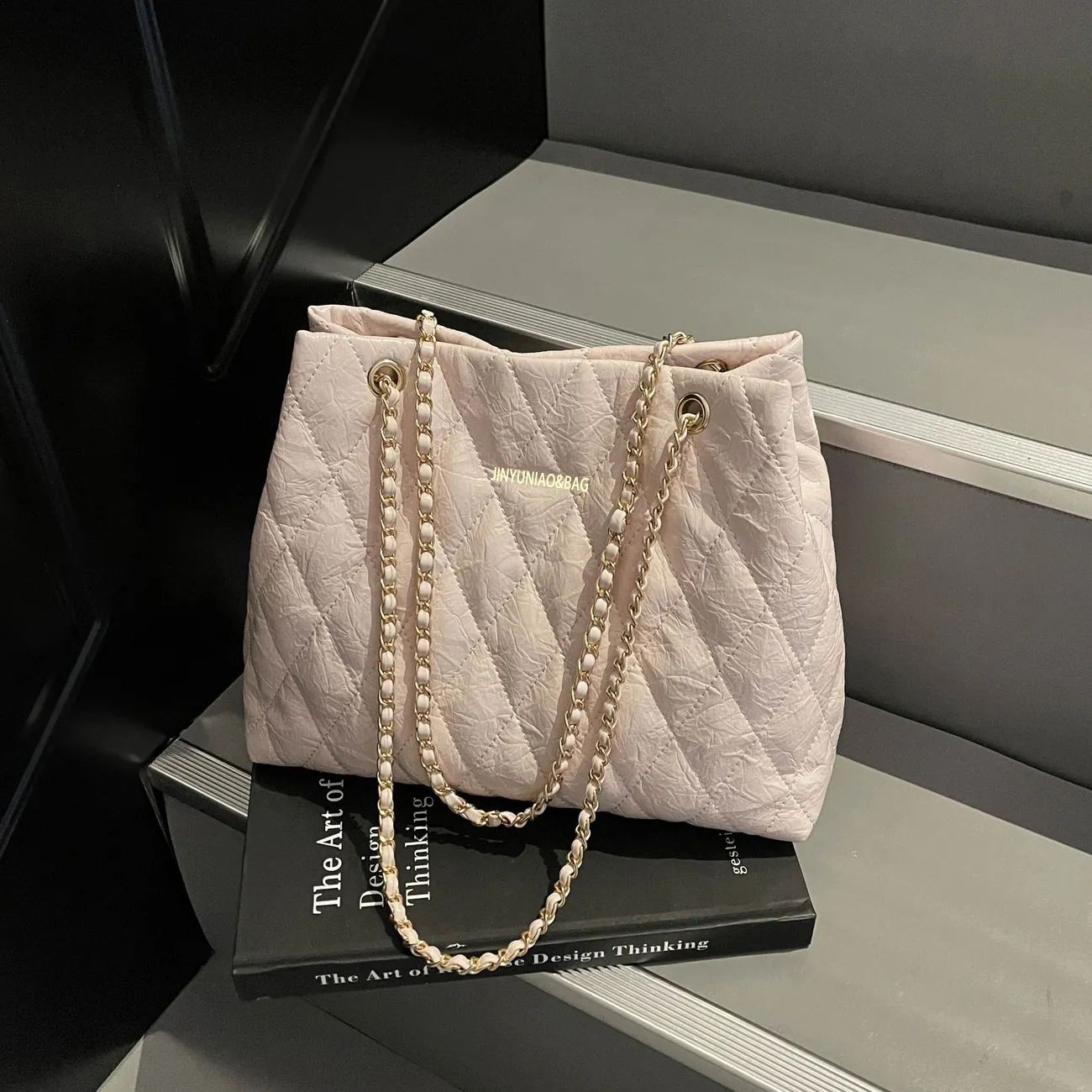 Gepolsterte Handtasche mit Kettengriff Brehn