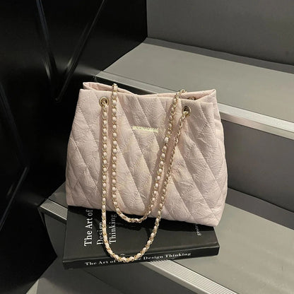 Gepolsterte Handtasche mit Kettengriff Brehn