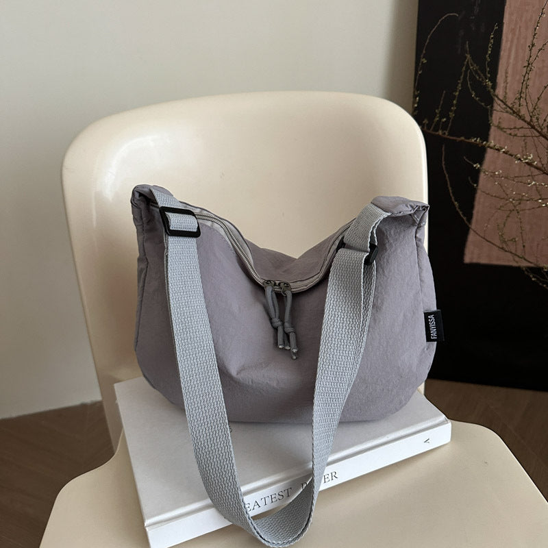 Bequeme lockere Schultertasche