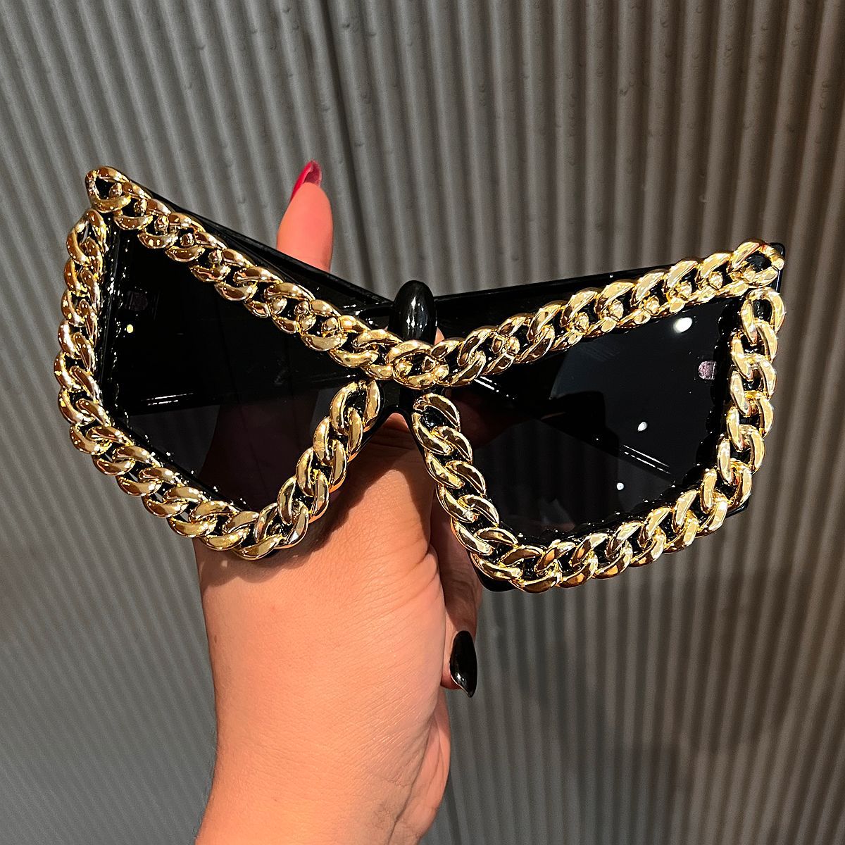 Damen Sonnenbrille mit auffälligem Katzenaugen-Design von Brehn