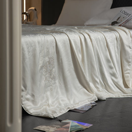 Luxuriöse Seidenbettdecke mit feiner Jacquard-Stickerei