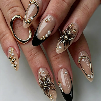 Kunstnagelset mit handgefertigten Verzierungen Brehn