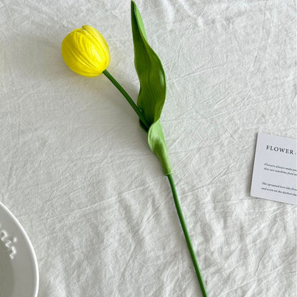 Realistische Kunst-Tulpenblumenstilkel