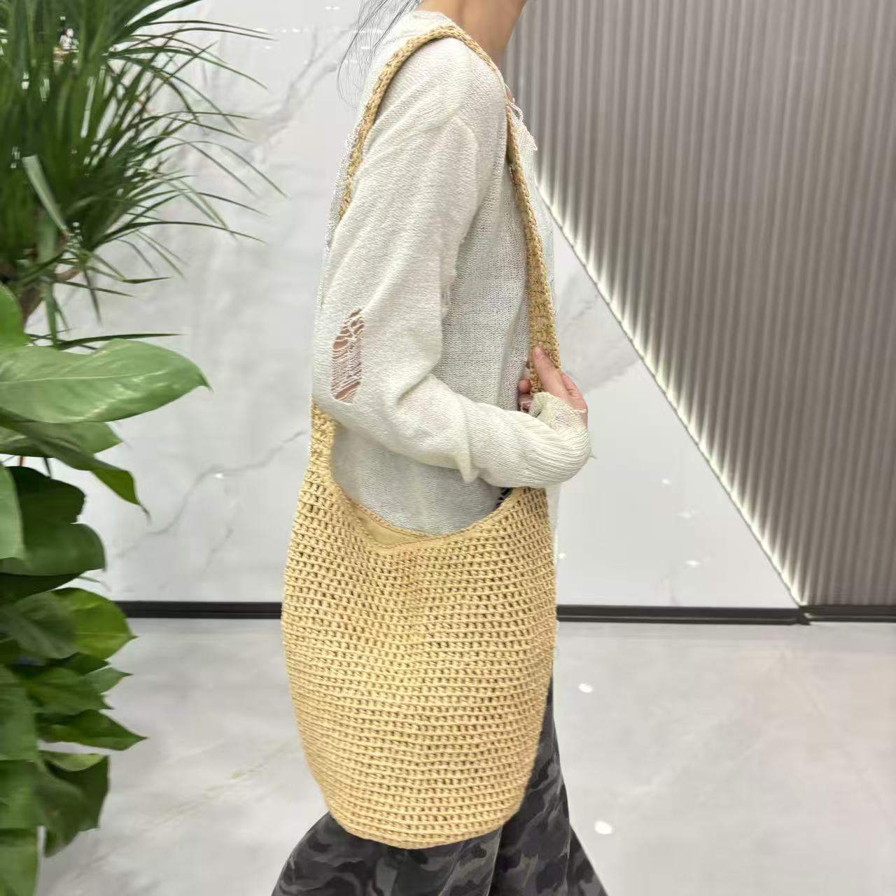 Handgeknüpfte Umhängetasche mit Modernem Design Brehn