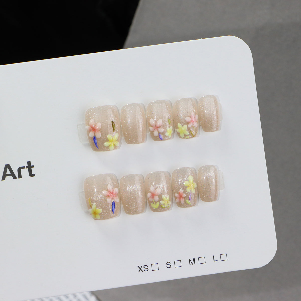 Kreativ gestaltetes, florales Press-On Nagelset Brehn