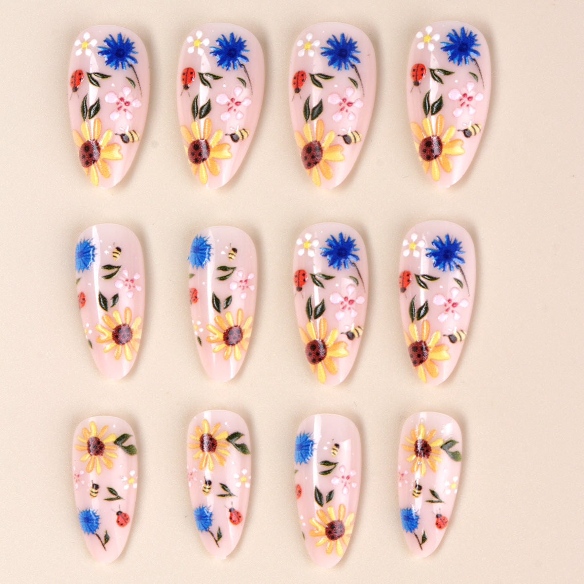 Floral Verziertes Press-On Nagelkunst Set Brehn
