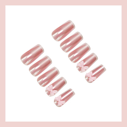 Kunstnagelset mit stilvollen Schleifen und eleganten French-Spitzen Brehn