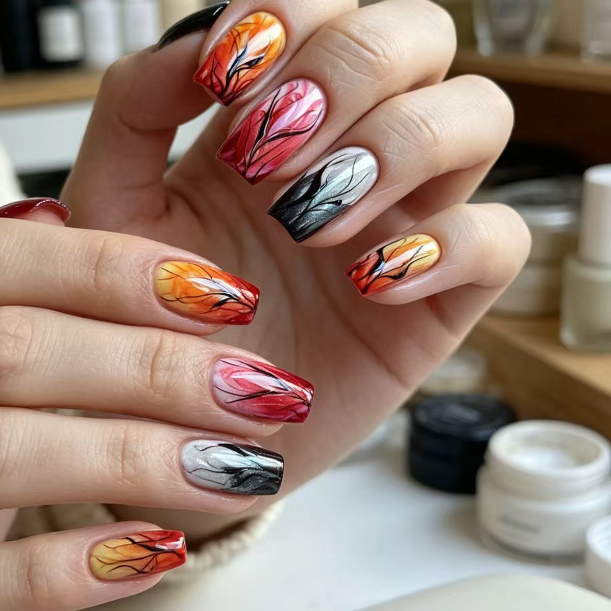 Kunstnägel mit Herbstlichem Blatt-Design Brehn