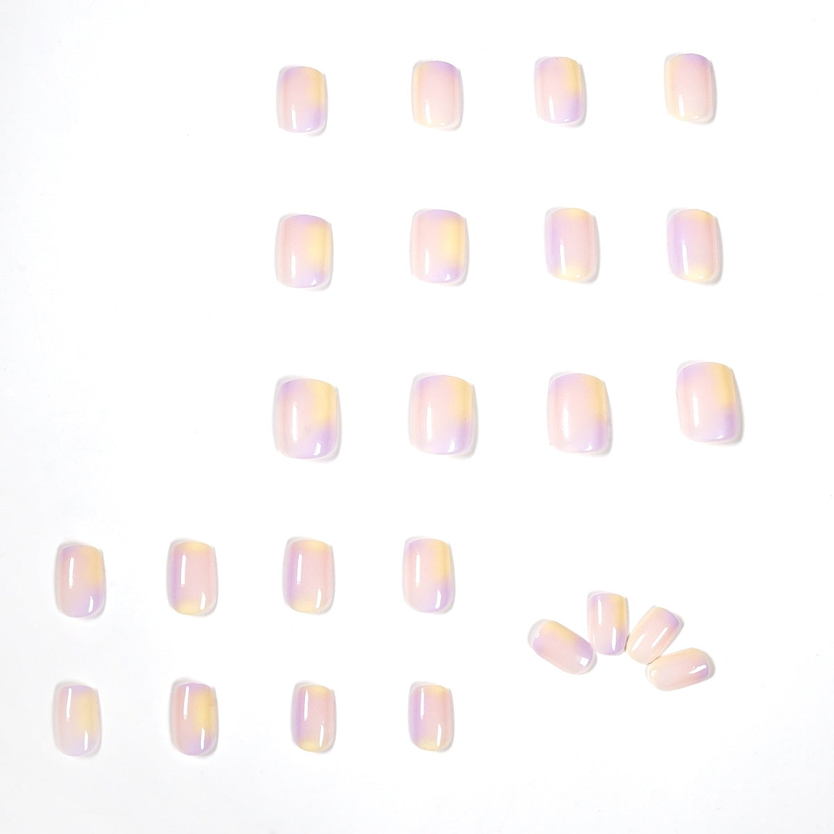 Kunstvolle Nagelkunst mit Glitzer- und Ombre-Design Brehn