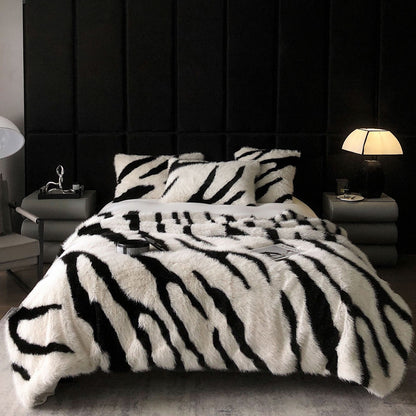 Kunstfell-Bettüberwurf mit Zebra-Muster und Zierkissen-Set