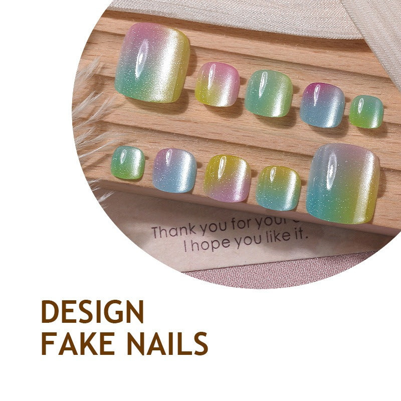 Kunstnagelset mit schimmerndem Farbverlauf und eleganten Designs Brehn