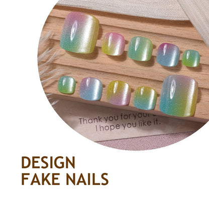 Kunstnagelset mit schimmerndem Farbverlauf und eleganten Designs Brehn