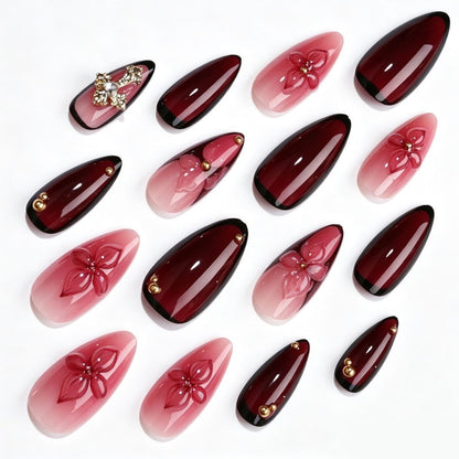 Kunstnagelset mit floralen Mustern und edlen Akzenten Brehn