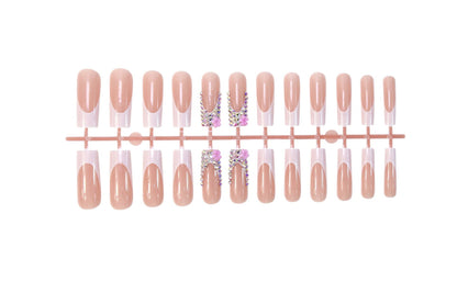 Kunstnagelset mit eleganten Glitzer- und Blütenakzenten Brehn