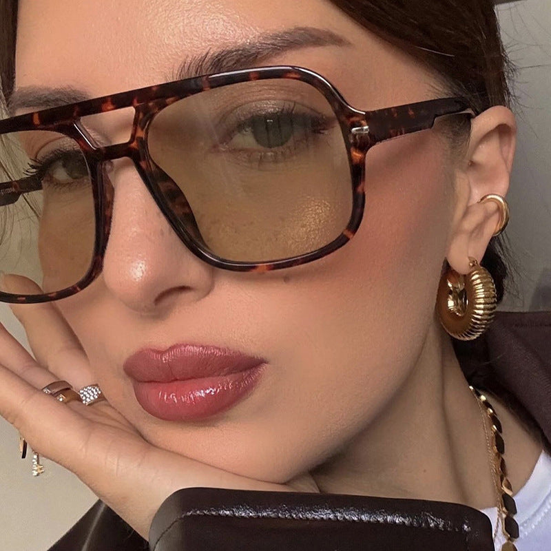 Damen modische Sonnenbrille mit schützendem UV-Filter und stylishen Gläsern Brehn